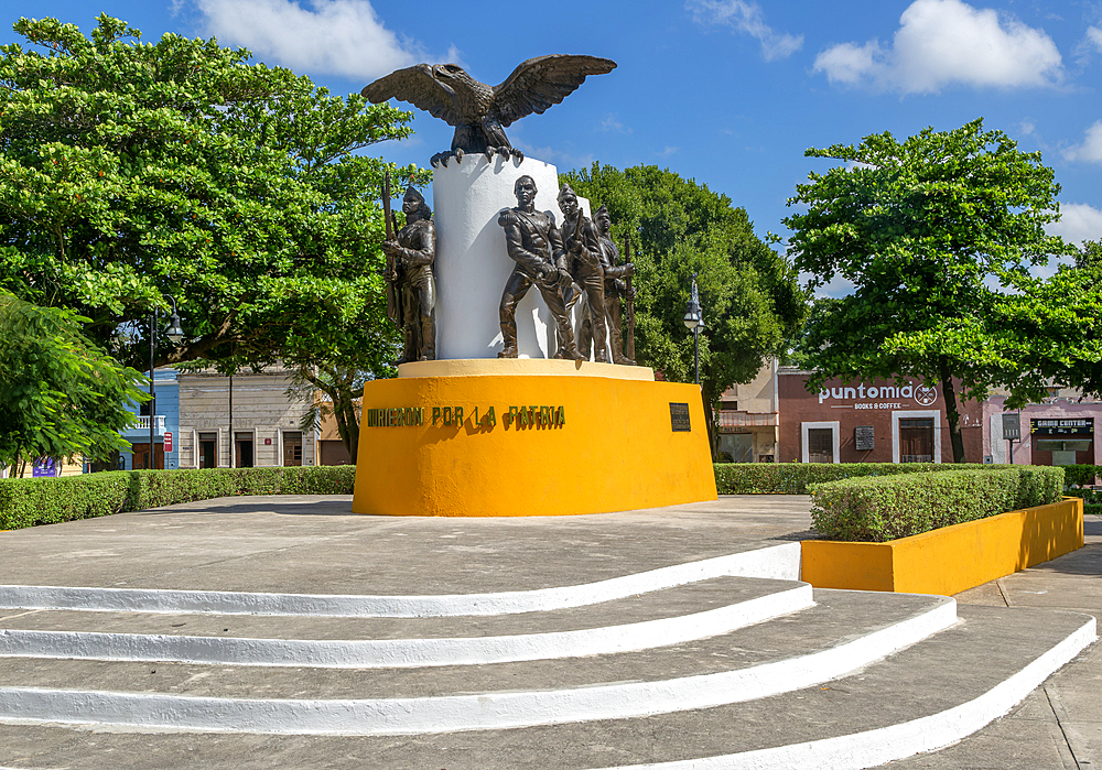 Patriotic sculpture, Monumento Ninos Heroes, Parque de la Mejorada, Merida, Yucatan State, Mexico, North America