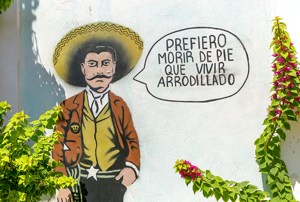 Prefiero morir de pie que vivir arrodillado (I would rather die standing than live kneeling), wall art graffiti of Emiliano Zapata, Merida, Mexico, North America