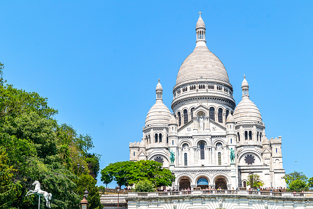 Sacre-Coeur Basilica on a clear day, Parisian landmark with blue sky, Montmartre, Paris, France, Europe