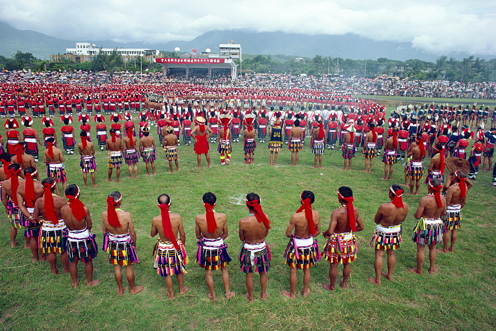 Crowds of people from the Hwalien tribes in traditional dress during the harvest festival, August-September in Taiwan, Asia