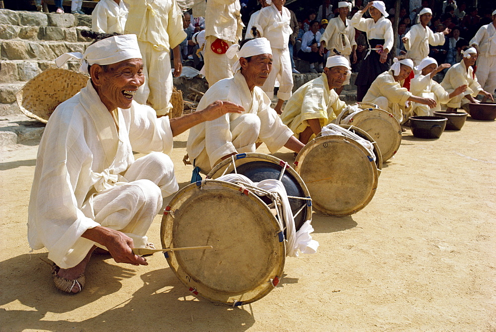 Men beating drums during the traditional farmers dance, originally from Wando Island, Chollanam Province, South Korea, Asia