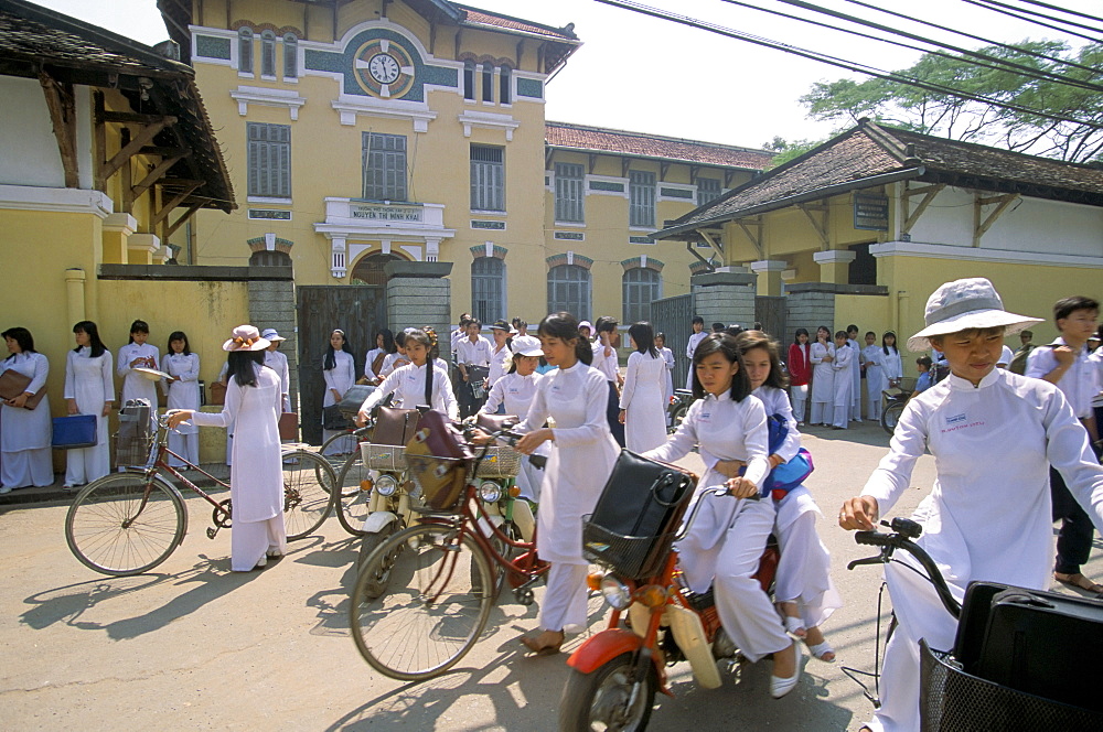 Nguen Thi Minh Khai high school, Ho Chi Minh City (Saigon), Vietnam, Indochina, Southeast Asia, Asia