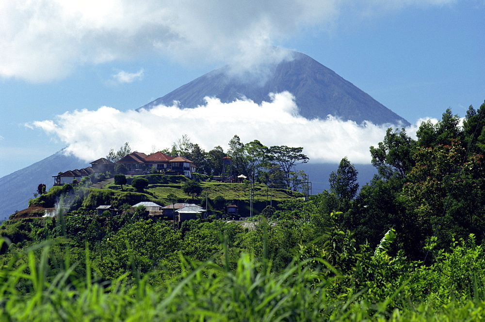 Village of Penelokan with the volcano of Mount Agung behind, Bali, Indonesia, Southeast Asia, Asia