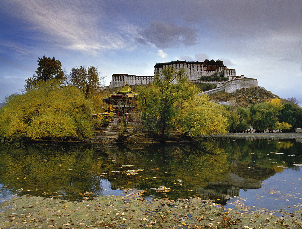 Potala Palace, former home of the Dalai Lama, UNESCO World Heritage Site, and Dragon King Pool, Lhasa, Tibet, China, Asia