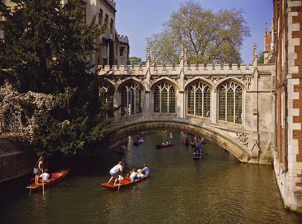 Bridge of Sighs over the River Cam at St. John's College, built in 1831 to link New Court to the older part of the college, Cambridge, Cambridgeshire, England, United Kingdom, Europe