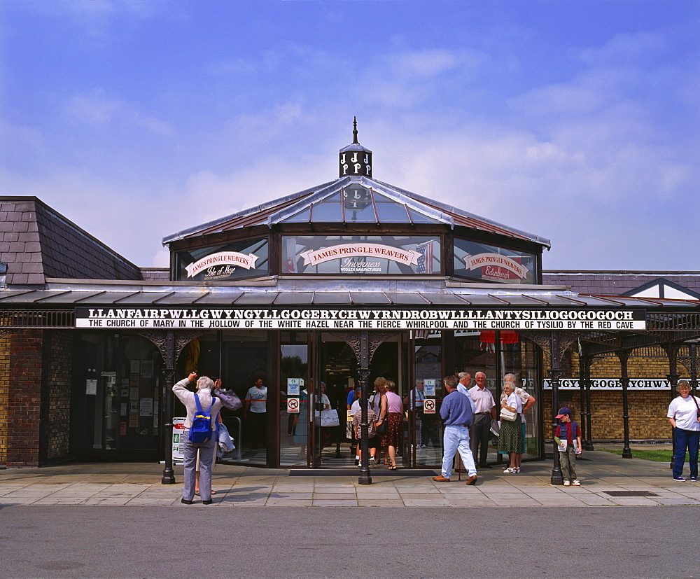 Visitor centre at Llanfairpwllgwyngyllgo-gerychwyrndrobwllllantysiliogogogoch (Llanfair-PG.), Anglesey, North Wales, United Kingdom, Europe