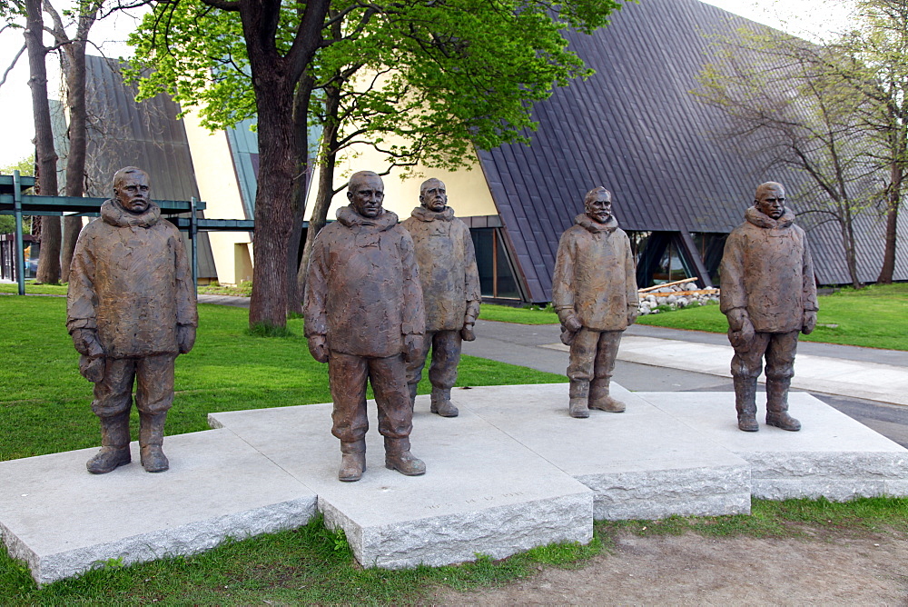 Life size sculptures of the Norwegian hero Roald Amundsen and his party of Arctic explorers, National Maritime Museum, Oslo, Norway, Scandinavia, Europe