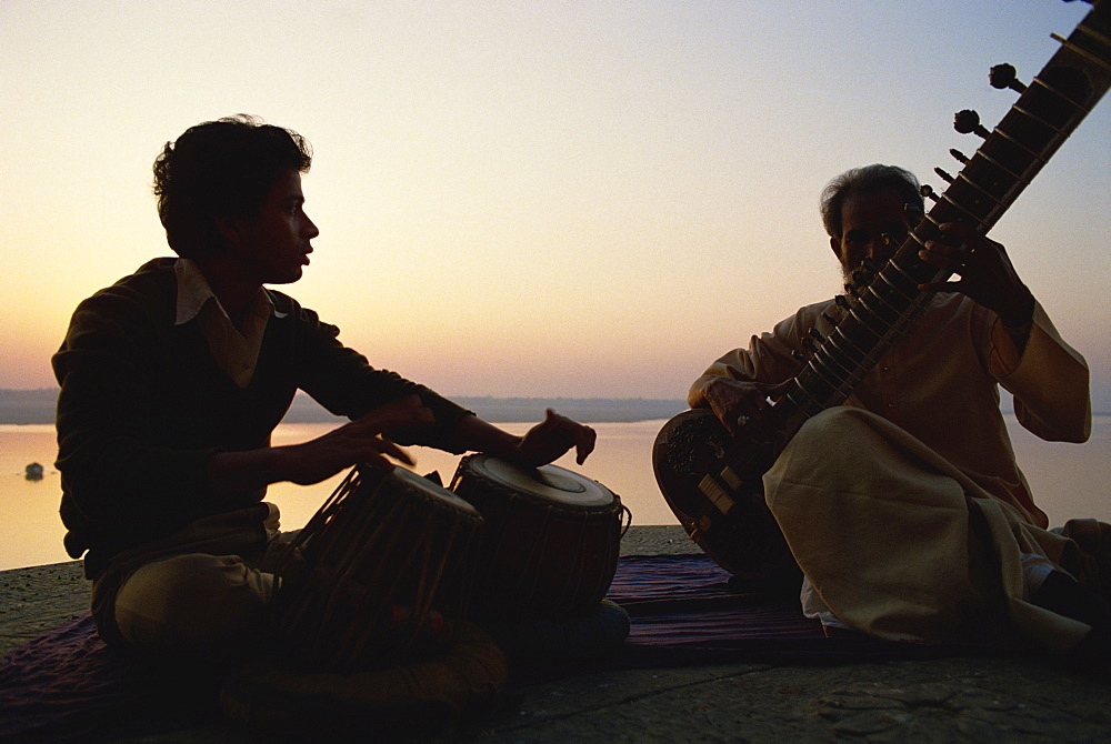 Sitar and tabla player beside the Ganga River, Varanasi, Uttar Pradesh state, India, Asia