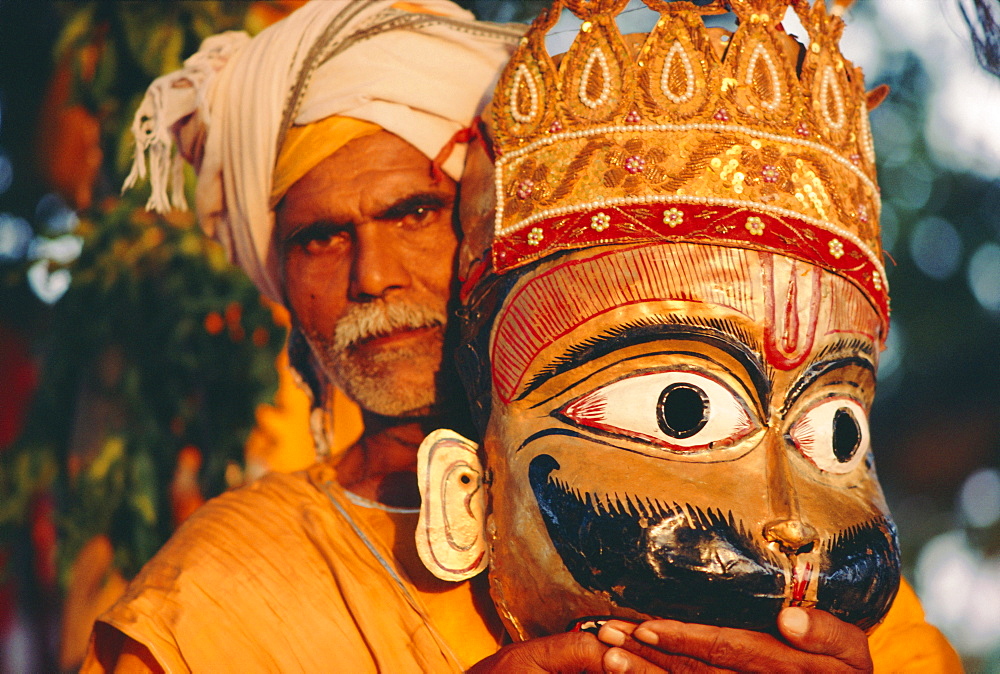 Actor and mask from the Ramlilla, the stage play of the Hindu Epic the Ramayana, Varanasi (Benares), Uttar Pradesh State, India