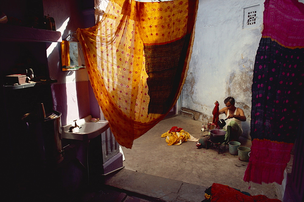 Tie and dye process, Bhuj town, Kutch district, Gujarat state, India, Asia