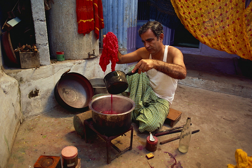 Tie and dye process, Bhuj town, Kutch district, Gujarat state, India, Asia