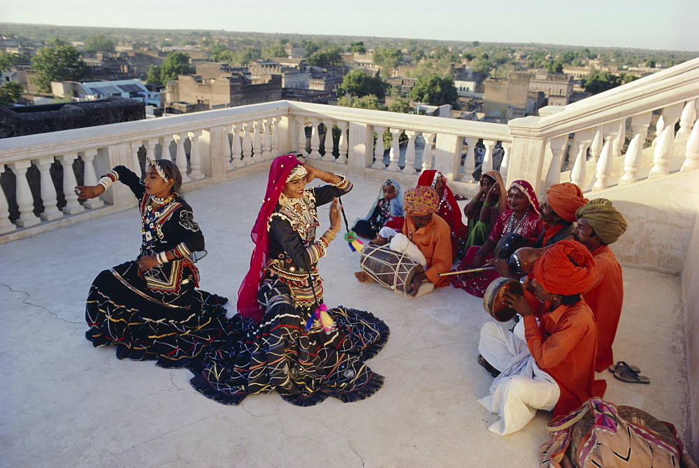 Traditional Kalbali Dance Troupe with musicians, Rajasthan, India