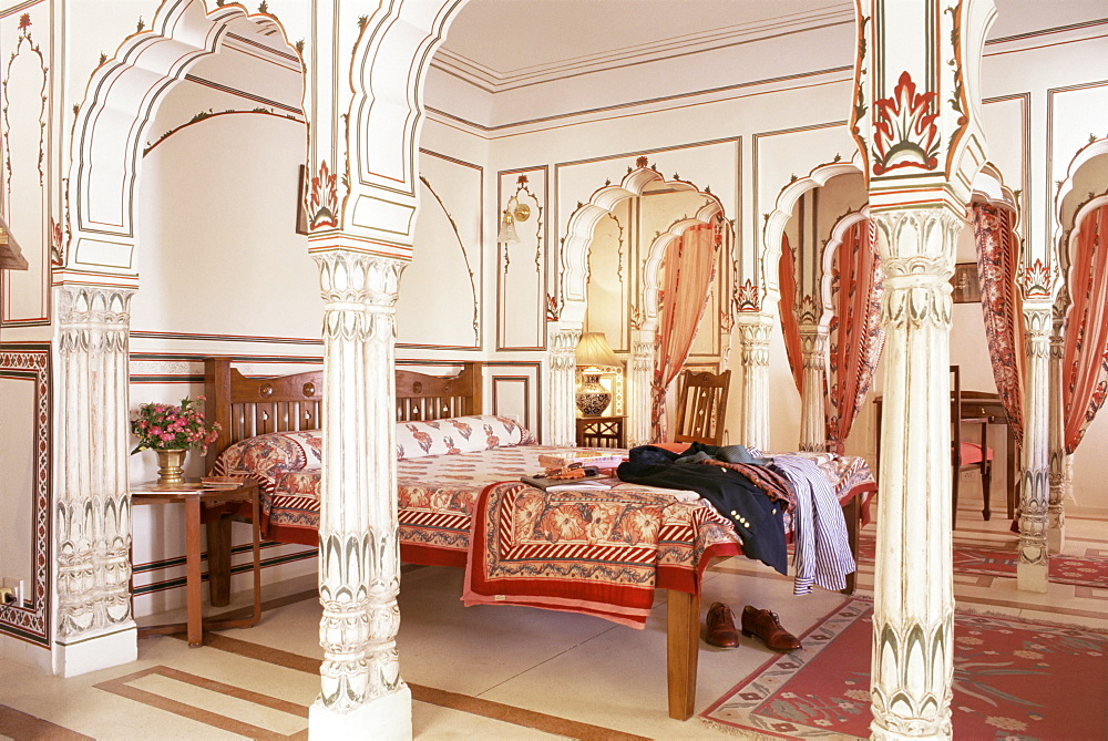 Sensitive reproduction of Rajput architecture in the interior of the guest bedroom, Samode Haveli, Gangapol District, Jaipur, Rajasthan state, India, Asia