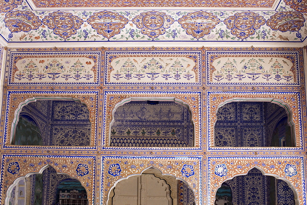 Example of the exquisite wall painting in the Sultan Mahal (hall), Samode Palace, Samode, Rajasthan state, India, Asia