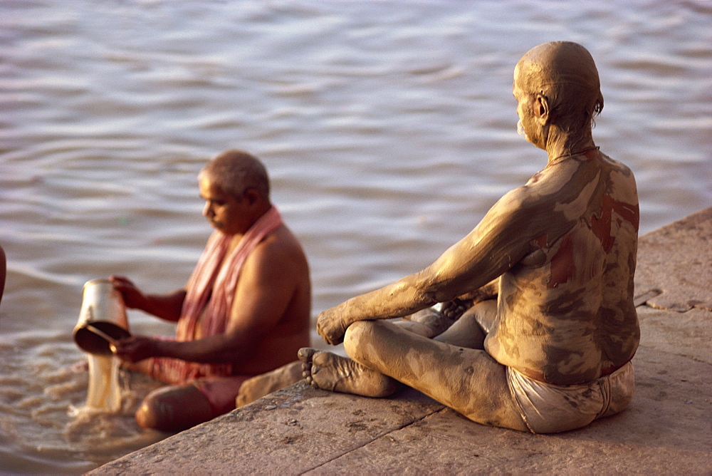 Ritual bathing, River Ganges, Varanasi, Uttar Pradesh state, India, Asia