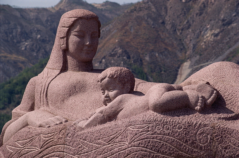 Mother and child sculpture symbolizing Yellow River, cradle of Chinese civilization, Lanzhou, China, Asia