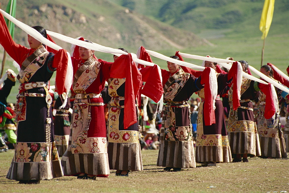 Tibetans dancing, Yushu, Qinghai, China, Asia