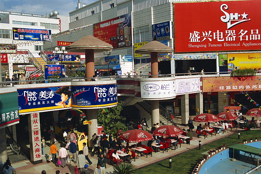 Modern shopping centre, Kunming, Yunnan, China, Asia