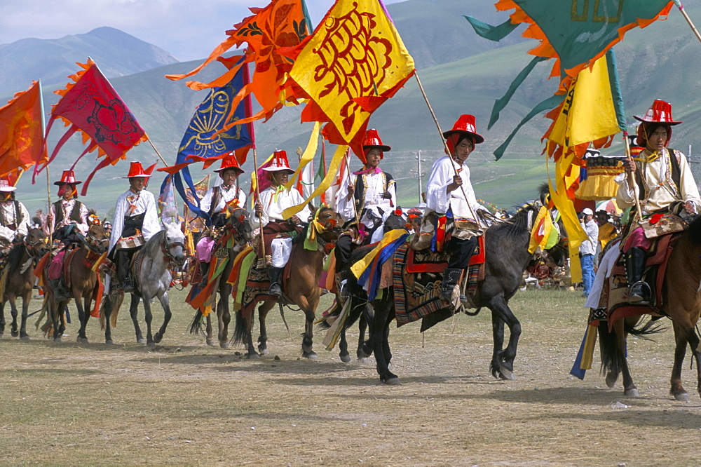 Opening parade, Yushu Horse Festival, Qinghai Province, China, Asia