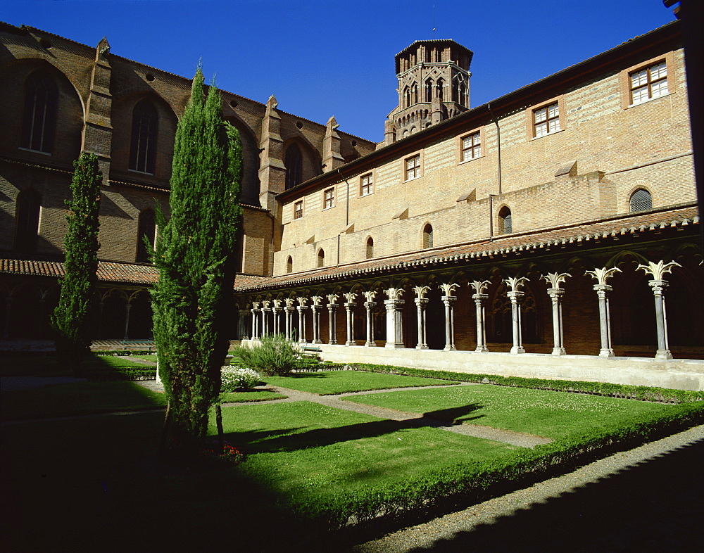 Cloister of Le Couvent des Augustins, dating from the 14th century, Augustins Museum, Toulouse, Midi-Pyrenees, France, Europe