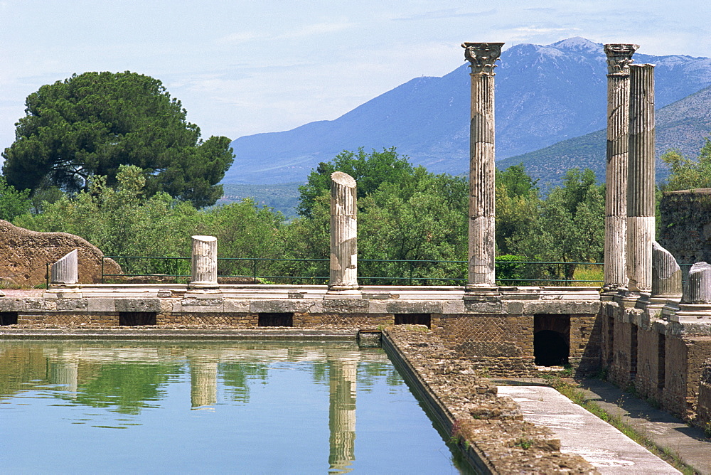 Fishpond and portico, Villa Adriana, Hadrian's Villa, UNESCO World Heritage Site, Tivoli, Lazio, Italy, Europe