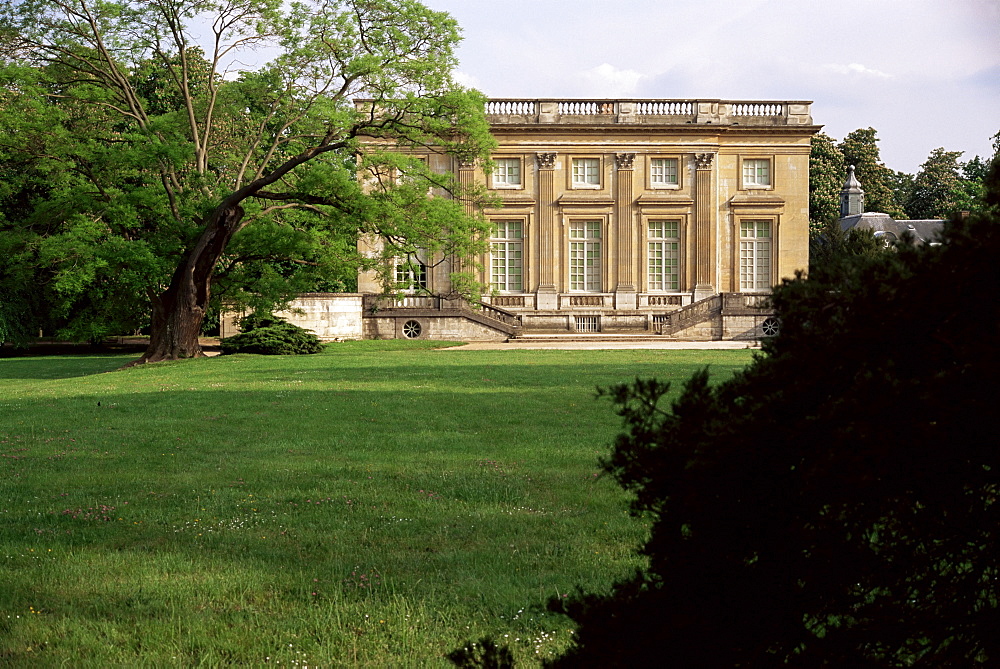 Petit Manoir from gardens, Chateau de Versailles, UNESCO World Heritage Site, Ile de France, France, Europe