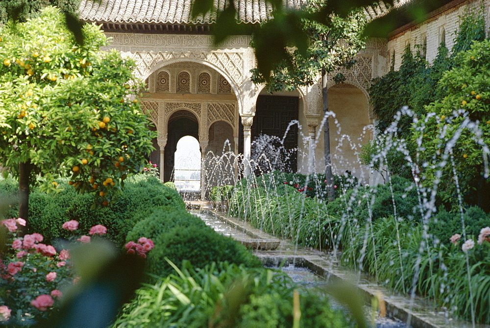 The Canal Court of the Generalife gardens in May, UNESCO World Heritage Site, Granada, Andalucia (Andalusia), Spain, Europe