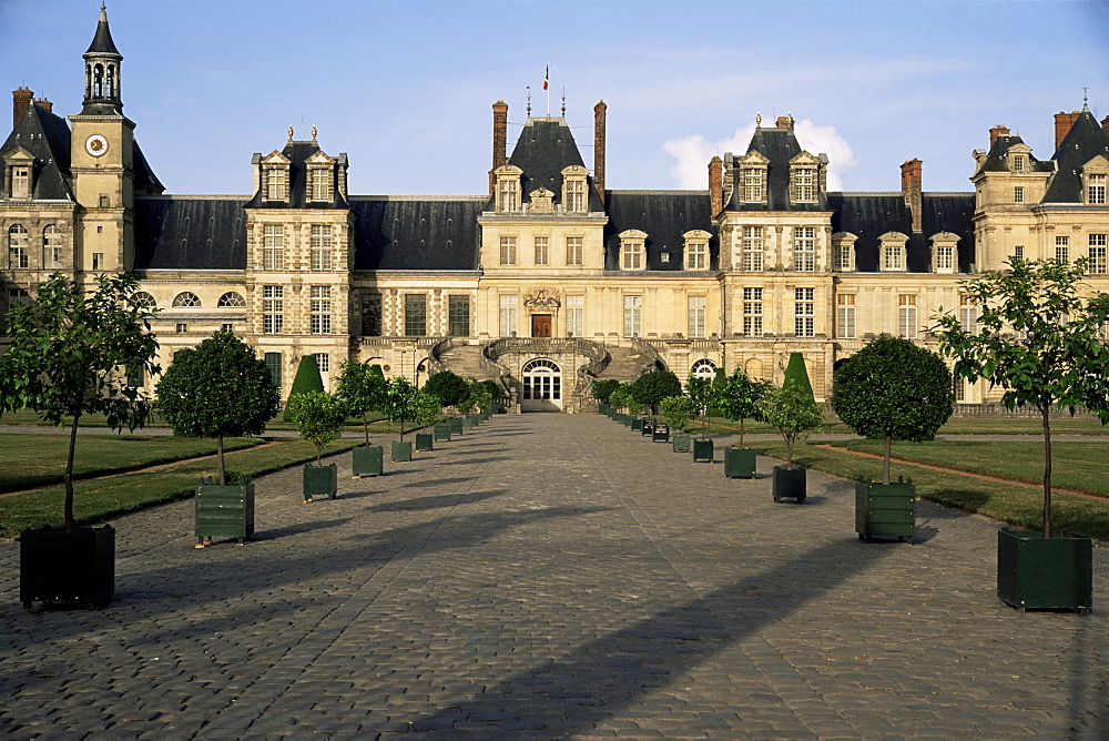 Horseshoe staircase, Chateau of Fontainebleau, UNESCO World Heritage Site, Seine-et-Marne, France, Europe