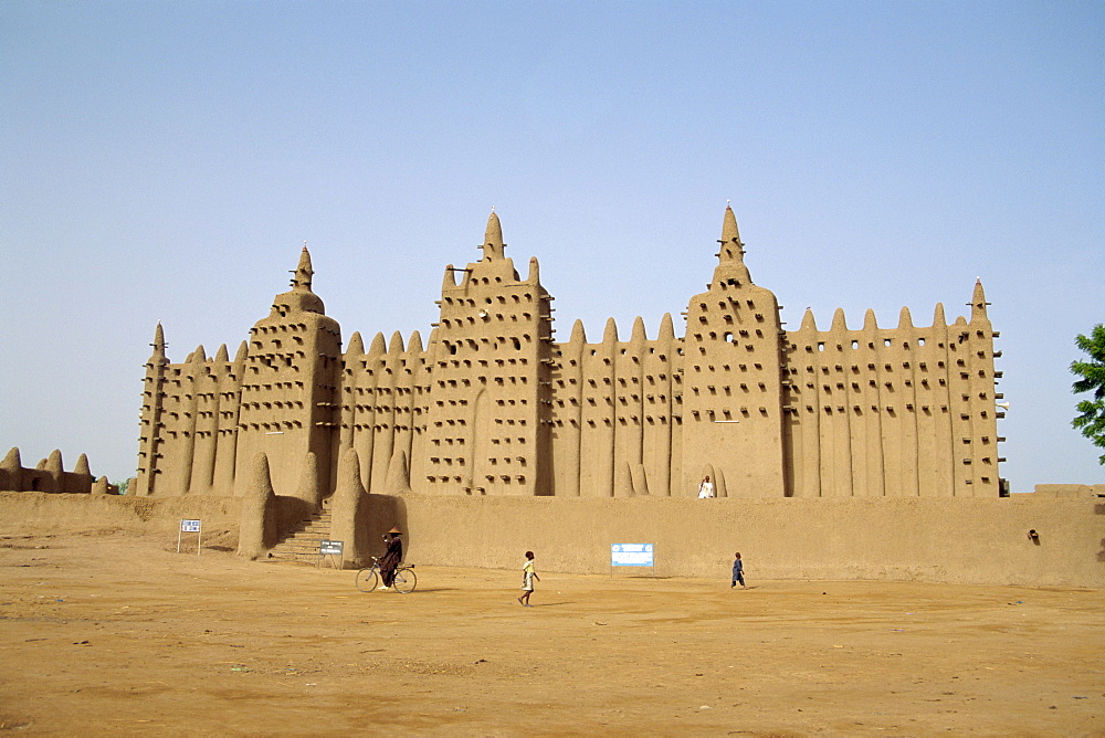 The Great Mosque, the largest dried earth building in the world, Djenne, UNESCO World Heritage Site, Mali, Africa