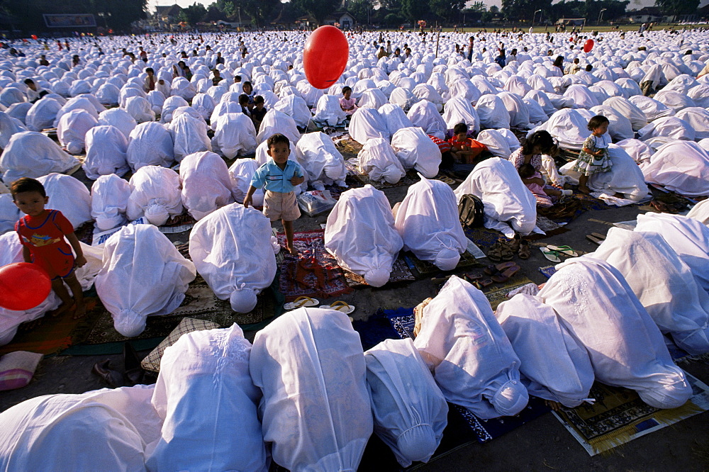 Muslim women at morning prayers, Java, Indonesia, Southeast Asia, Asia