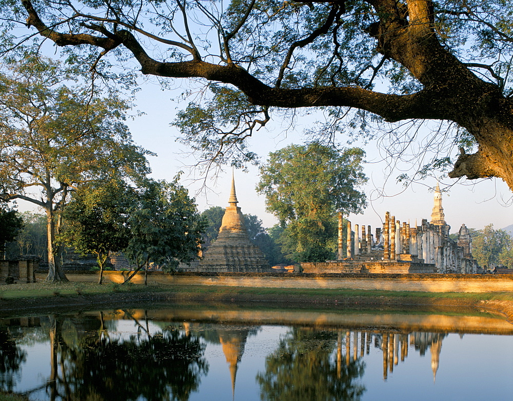 Wat Mahathat, Sukhothai, UNESCO World Heritage Site, Thailand, Southeast Asia, Asia