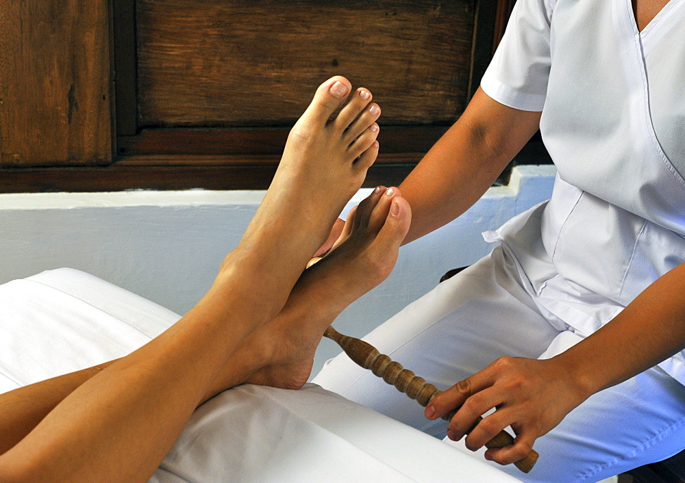 Dagdagay, authentic Filipino Tribal Foot Massage with bamboo sticks, Philippines, Southeast Asia, Asia