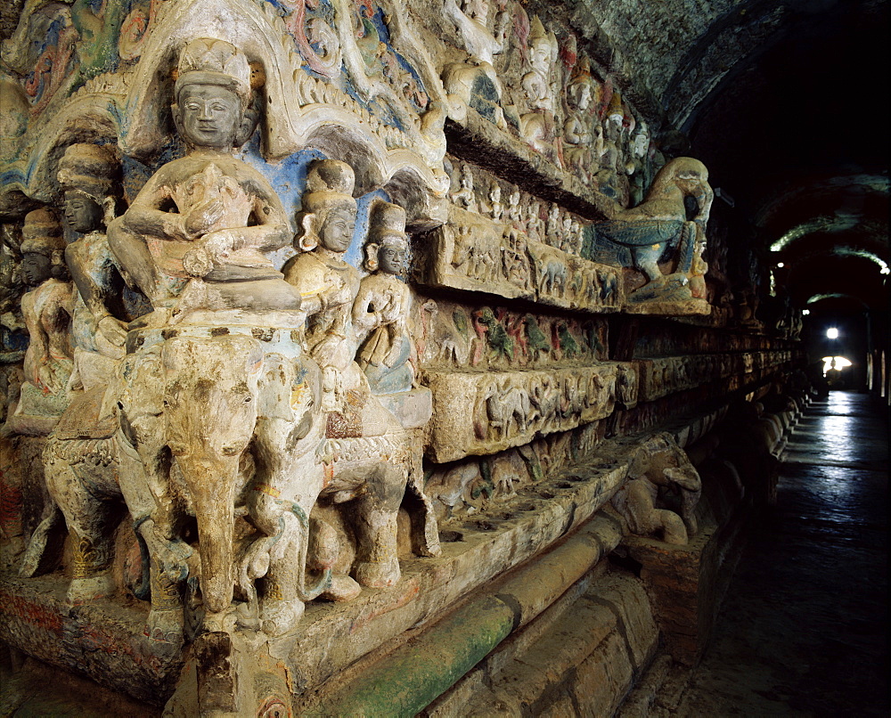 Ruins of Mrauk-U, Shitthaung Temple, Arakan, Myanmar (Burma), Asia