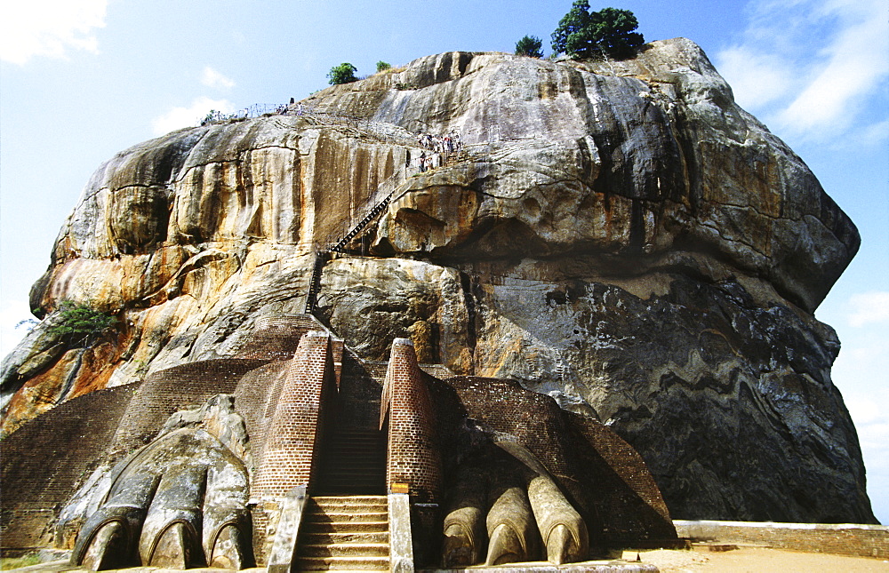 Sigiriya, the 5th century rock citadel, containing ruins of palace complex built by King Kasyapa in the 5th century, UNESCO World Heritage Site, Sri Lanka, Asia