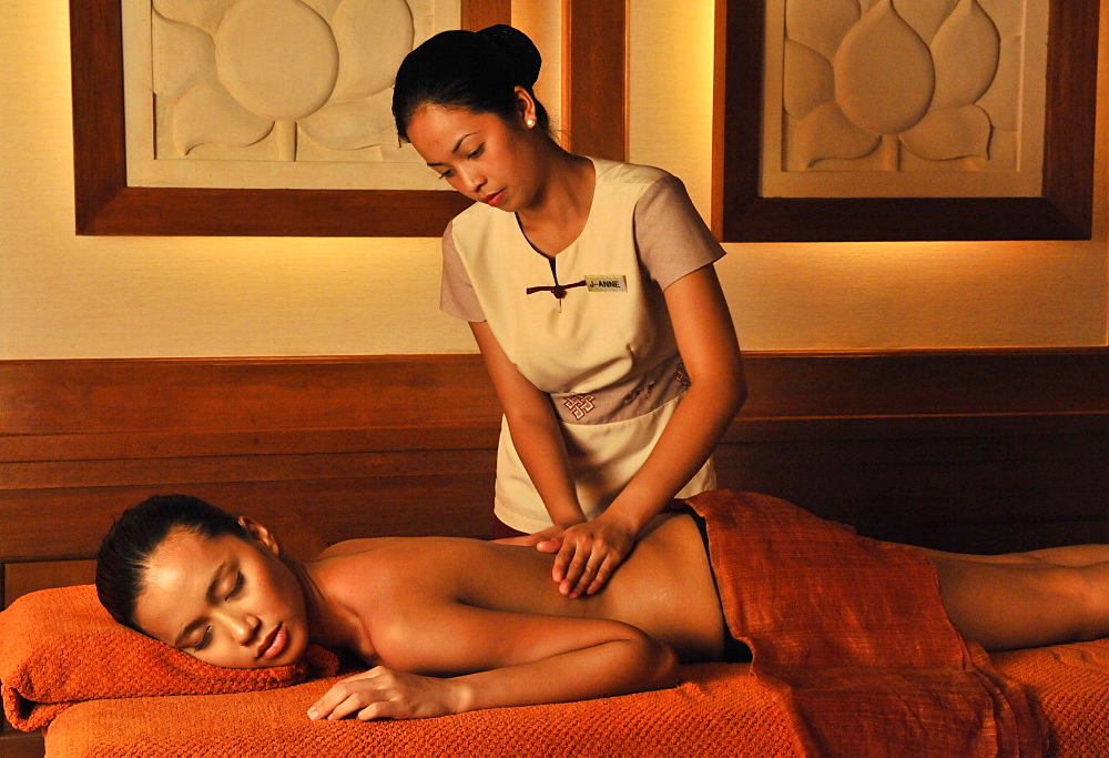 Hilot treatment, an ancient Filipino art of healing, at the Chi Spa at Shangri La Boracay Resort and Spa in Boracay, Philippines, Southeast Asia, Asioa