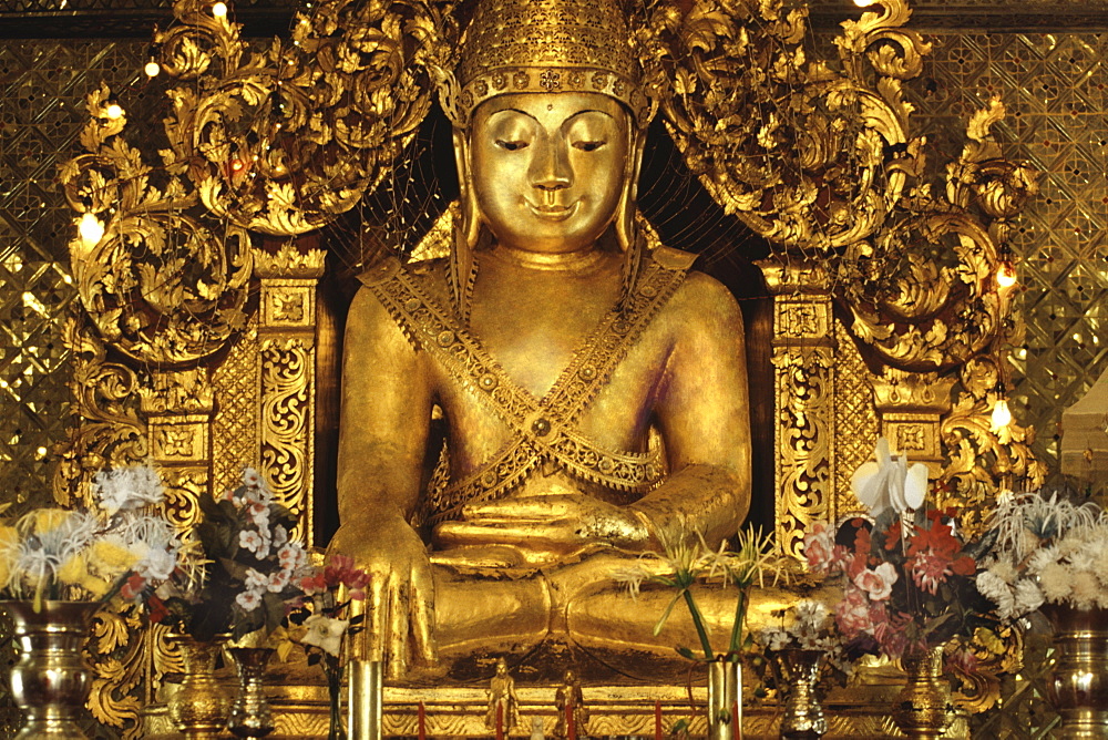 The main Buddha Image in the Sandamuni Pagoda, Mandalay, Myanmar (Burma), Asia