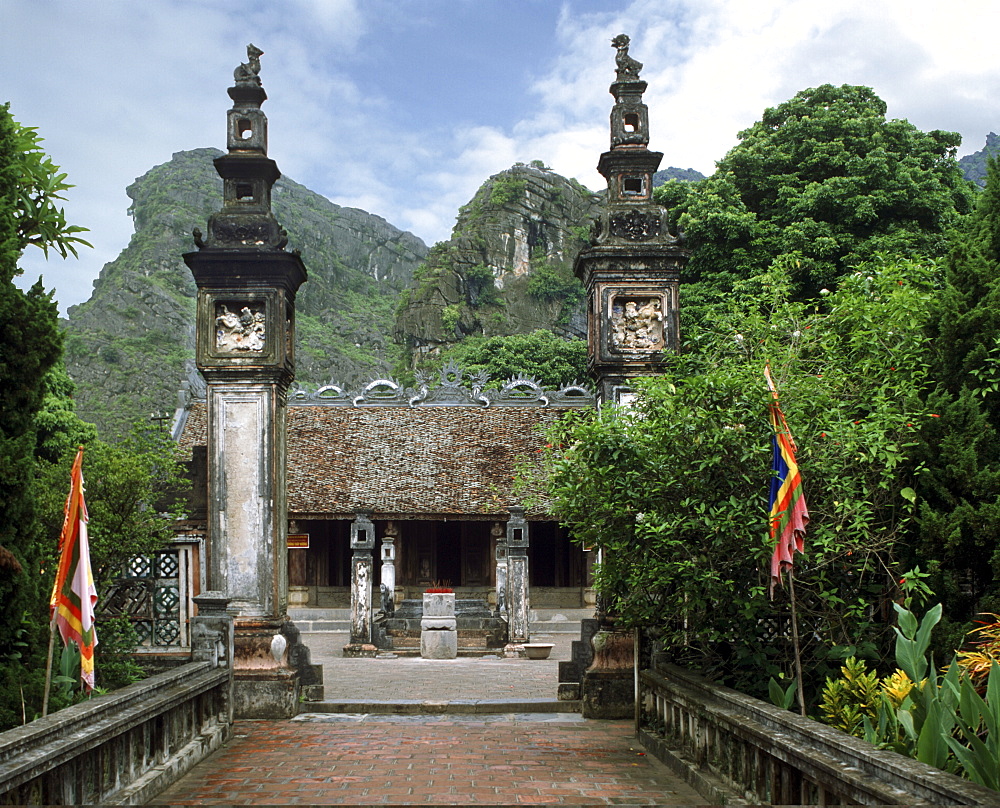 Dinh Temple, the oldest dynastic temple, rebuilt in 1600, Hoa Lu, Vietnam, Indochina, Southeast Asia, Asia