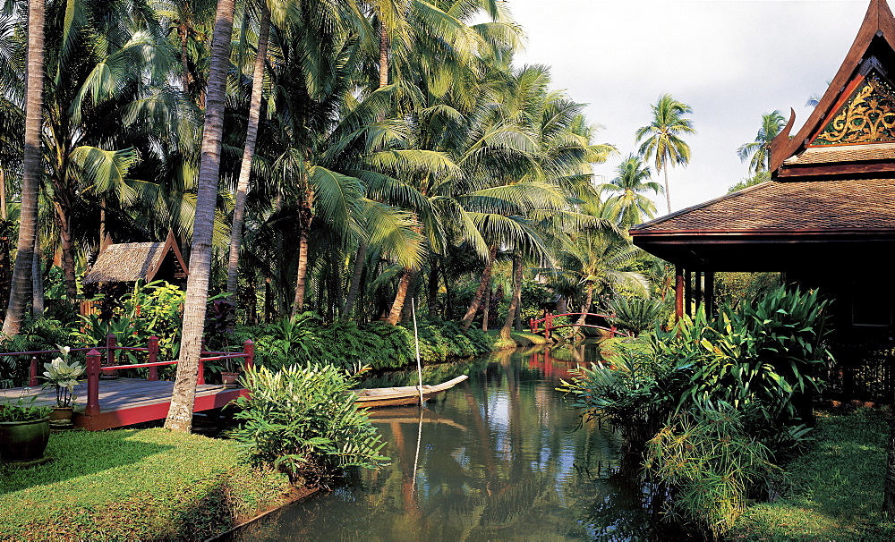 A garden in Bangkok with a Thai style sala, Bangkok, Thailand, Southeast Asia, Asia