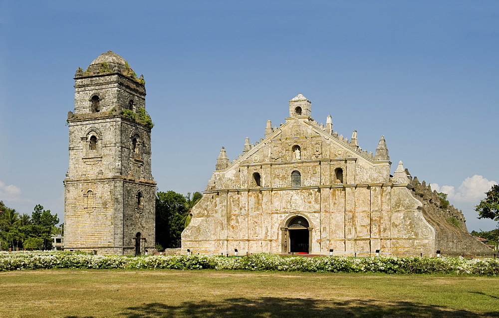 Paoay Church dating from 1710, classic example of earthquake Barocco with strong butresses, UNESCO World Heritage Site, Ilocos Norte, Philippines, Southeast Asia, Asia