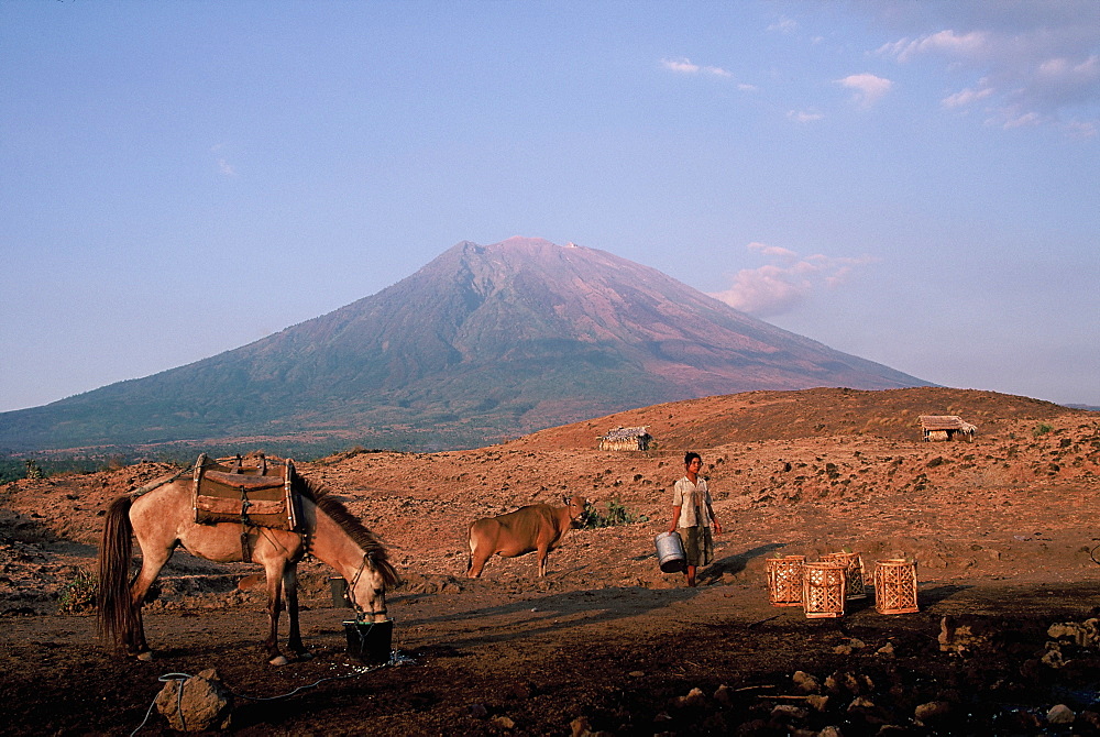 Life beneath a volcano of Gunung Agung, which last erupted in 1963, Bali, Indonesia, Southeast Asia, Asia 