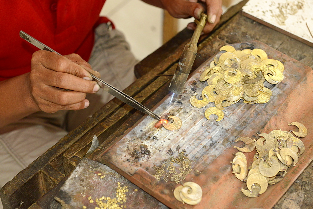 Soldering gold jewellery, Mas, Bali, Indonesia, Southeast Asia, Asia