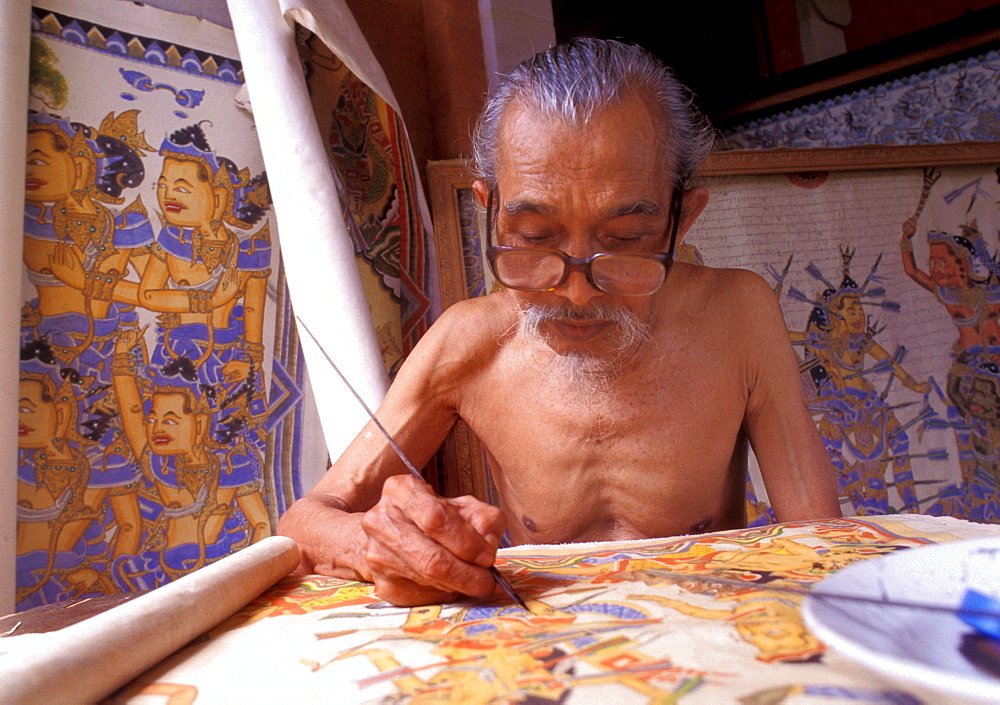 Painter in the traditional style, Kamasan (Klungkung regency), Bali, Indonesia, Southeast Asia, Asia