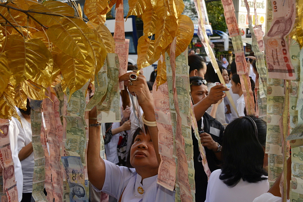 Offering of money, Bangkok, Thailand, Southeast Asia, Asia