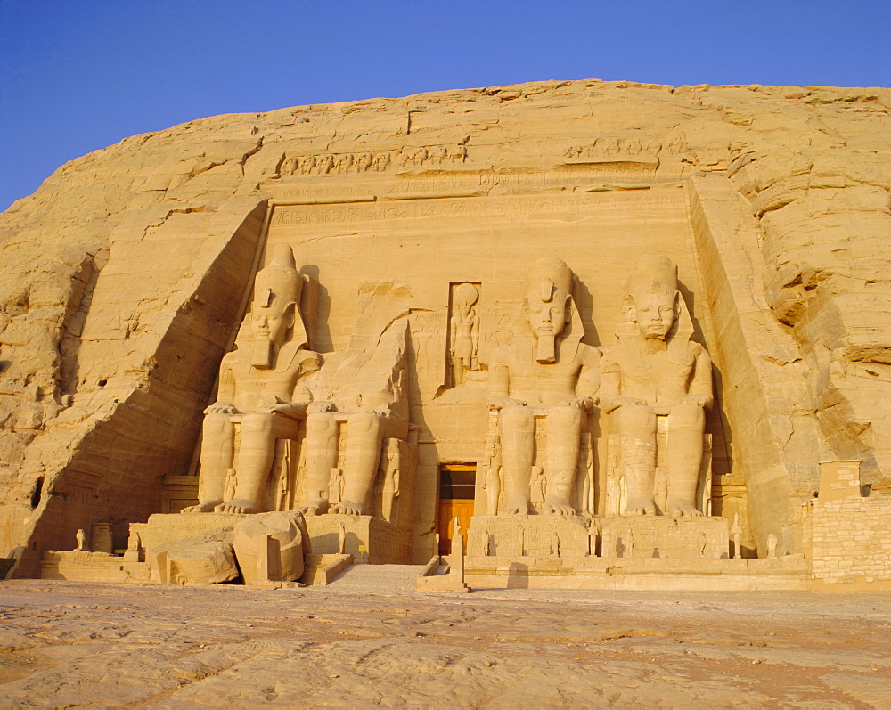 Rock cut Temple of Ramesses II (Rameses the Great) (Ramses the Great), Abu Simbel, UNESCO World Heritage Site, Nubia, Egypt, North Africa, Africa