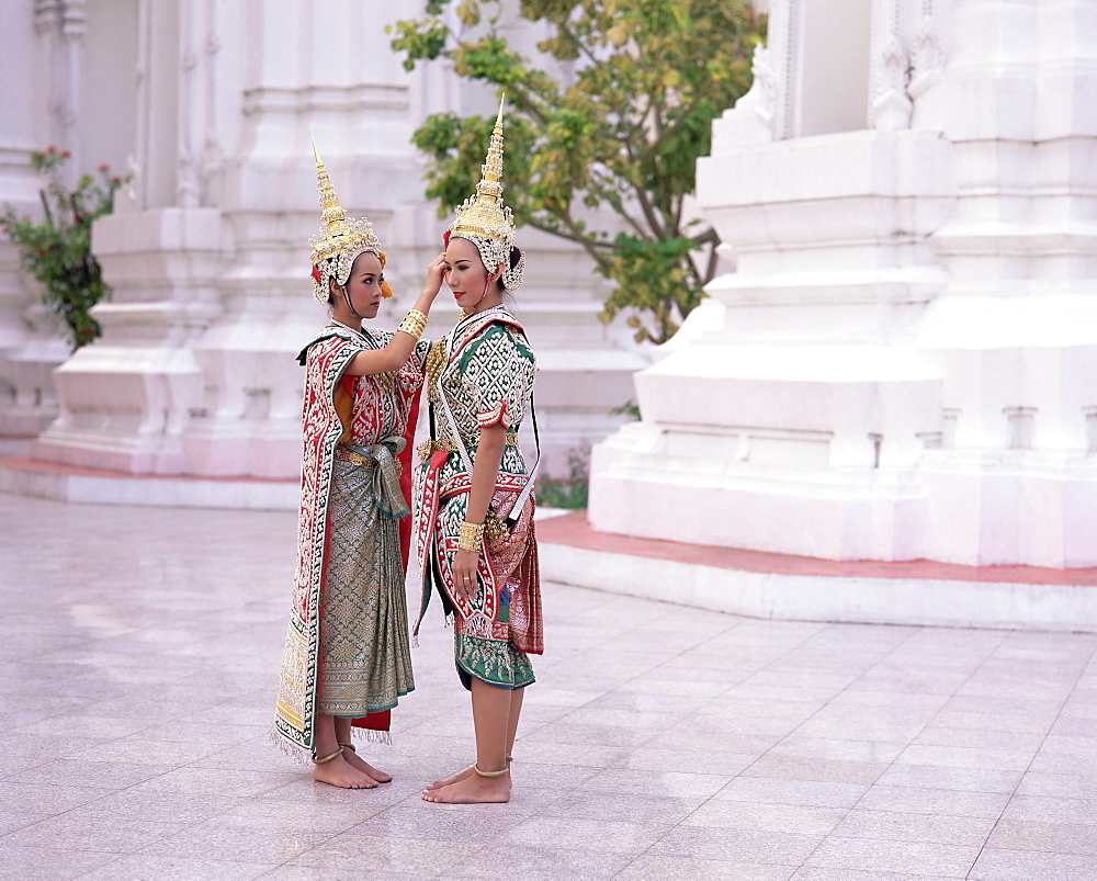 Two dancers in traditional Thai classical dance costume, Bangkok, Thailand, Southeast Asia, Asia