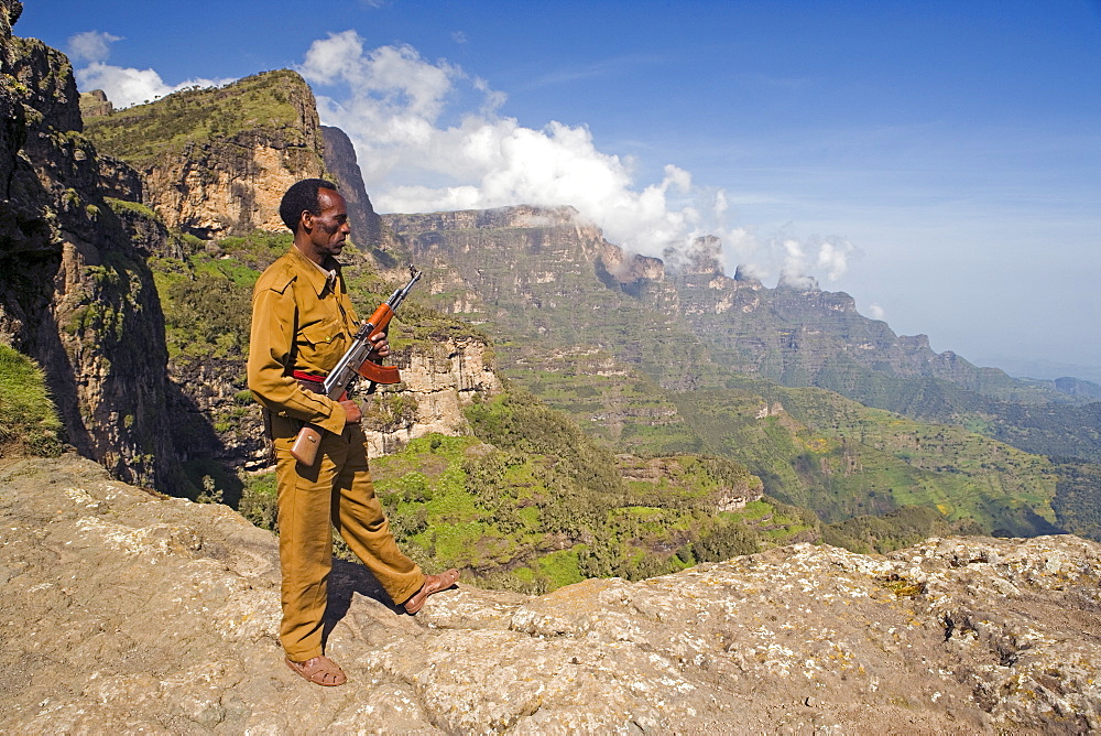 Simien Mountains Park Ranger, Dramatic mountain scenery from the area around Geech, UNESCO World Heritage Site, Simien Mountains National Park, The Ethiopian Highlands, Ethiopia, Africa