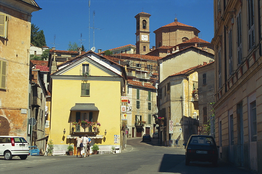 Street scene, Mondovi Piazza, Piedmont, Italy, Europe