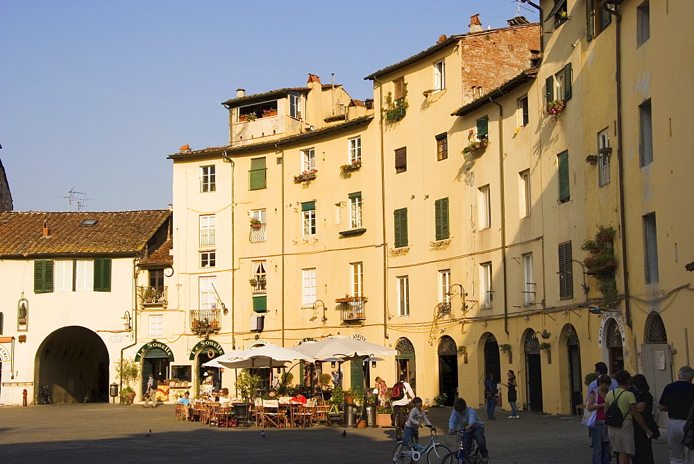 Piazza Anfiteatro, Lucca, Tuscany, Italy, Europe