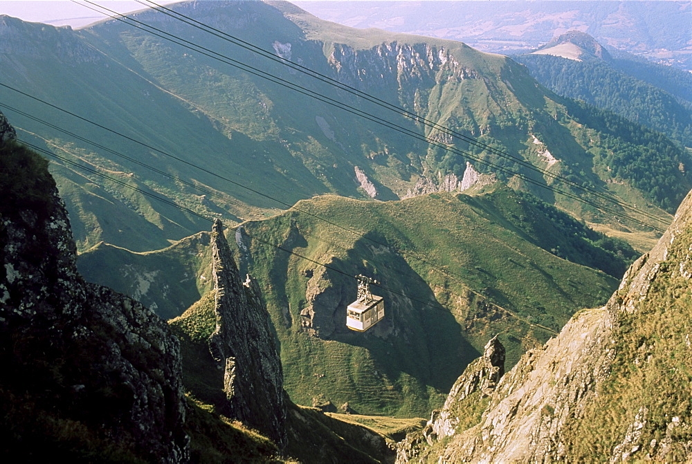 Cable car to summit of Puy de Sancy, Parc Naturel Regional des Volcans d'Auvergne, Puy-de-Dome, Auvergne, Massif Central, France, Europe