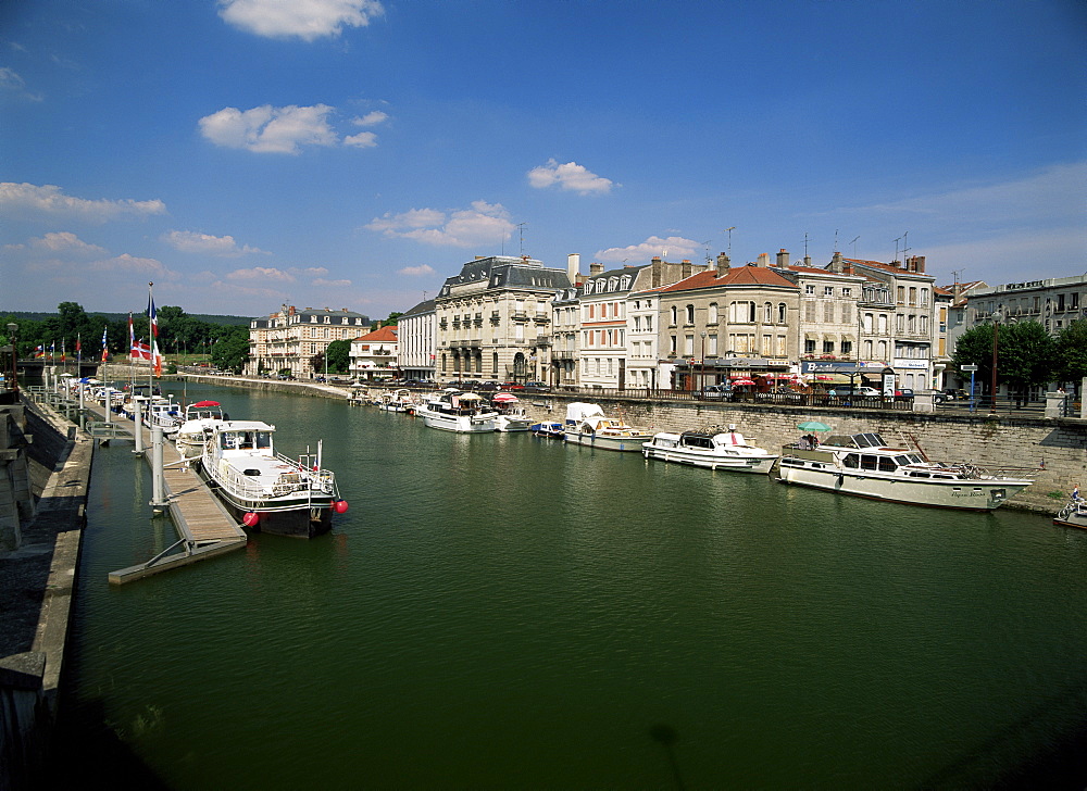 Verdun, River Meuse, Canal de L'Est, Meuse, Lorraine, France, Europe